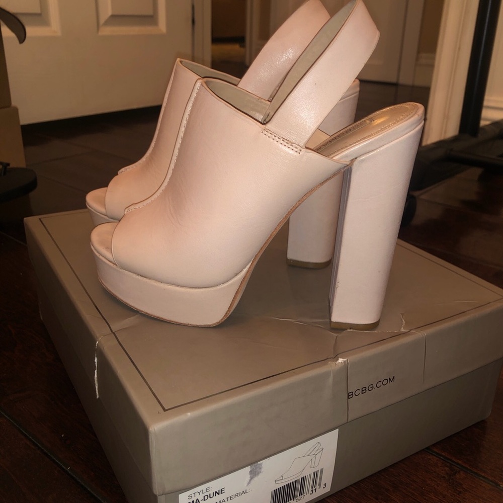 BCBG maxazria nude heel size:6